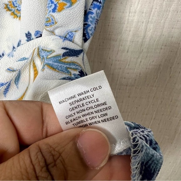 41 Hawthorn Morey Split Neck Short Sleeve Blouse in Off-white Blue Floral XS - Picture 7 of 10